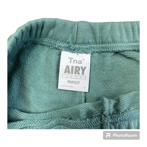 Aritzia TNA Airy Fleece Perfect Hi-Rise 3” Sweatshort - Size SMALL - Picture 2 of 3